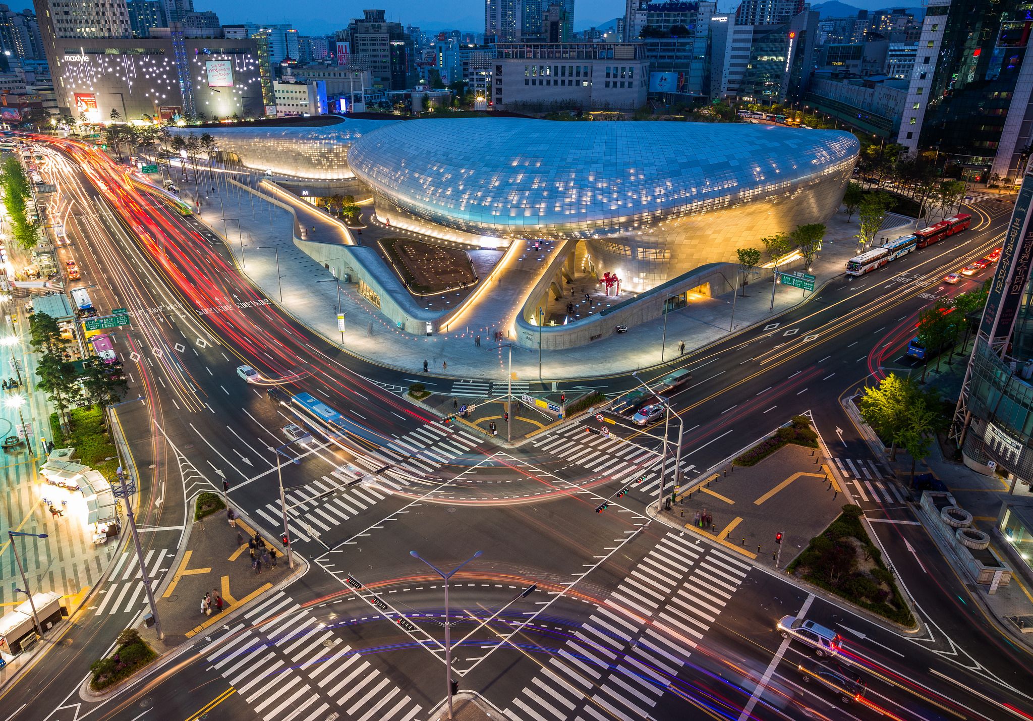 Культурный комплекс Dongdaemun Design Plaza в Сеуле