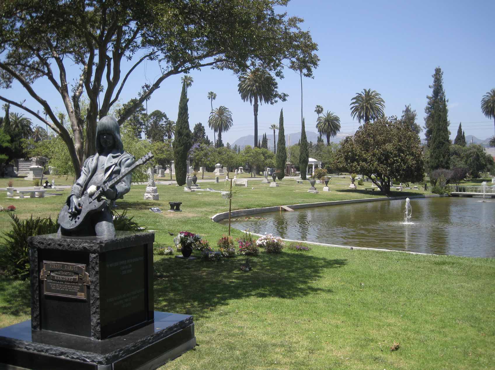 Кладбище Hollywood Forever