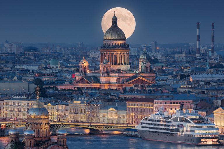 Санкт-Петербург: как подготовиться к поездке и что взять с собой