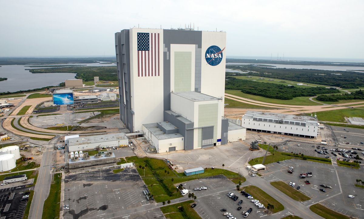 Посетить центр NASA