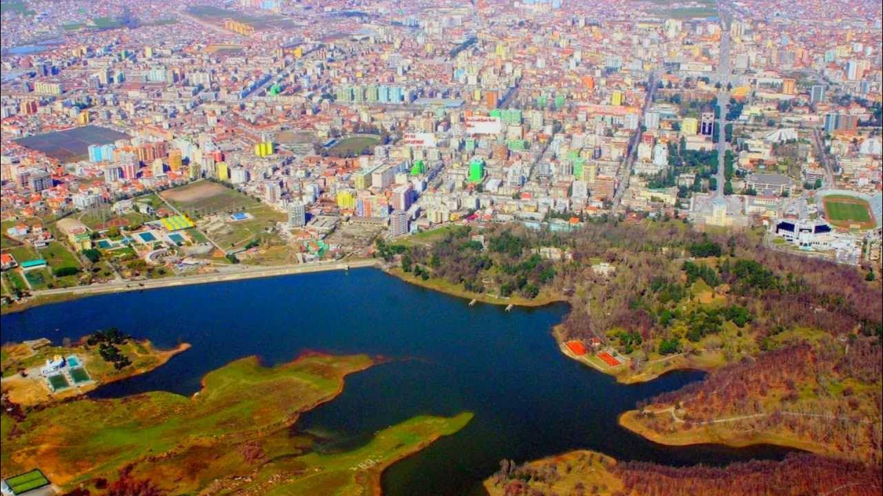 Большой парк Тираны и озеро