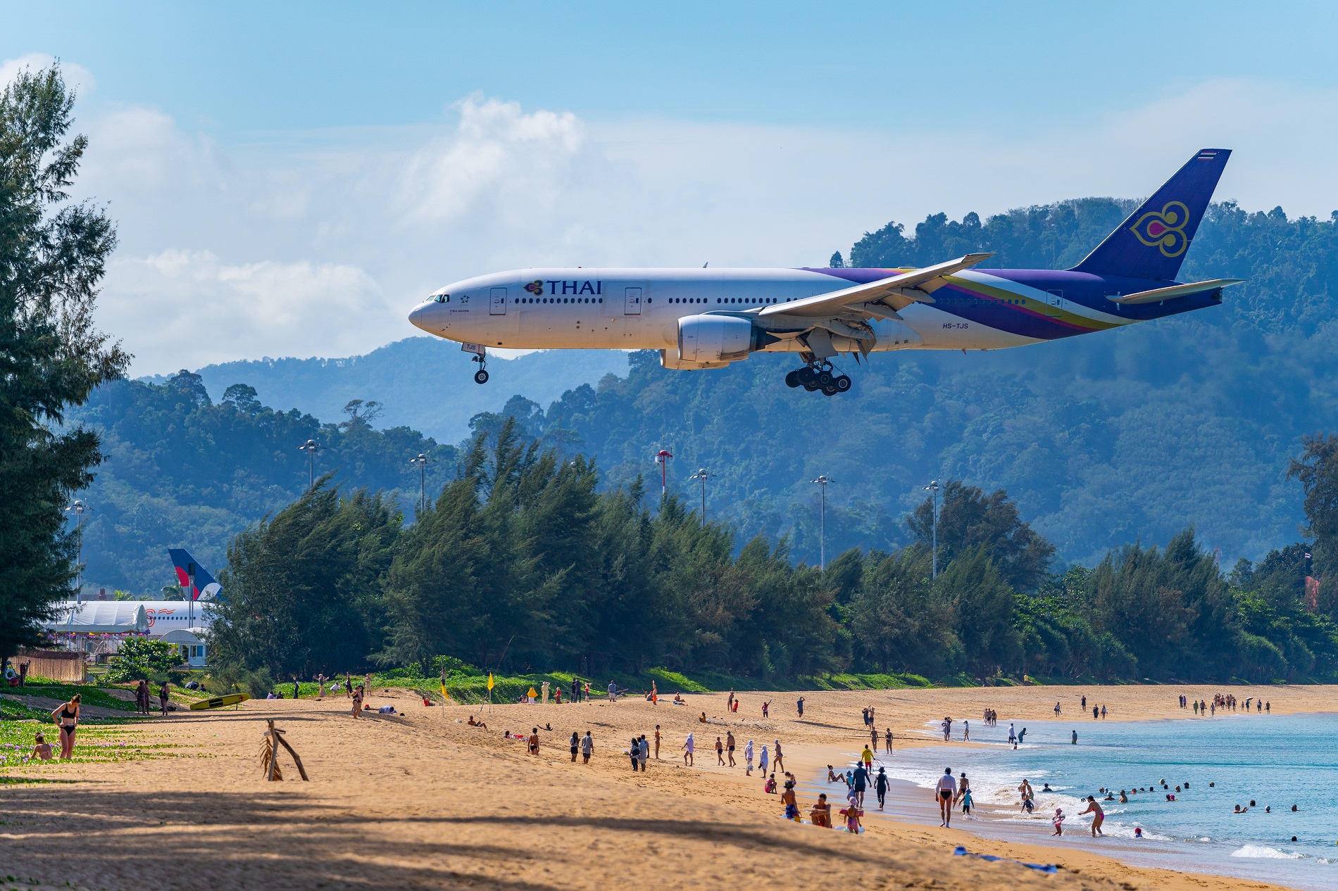 Пляж Май Кхао