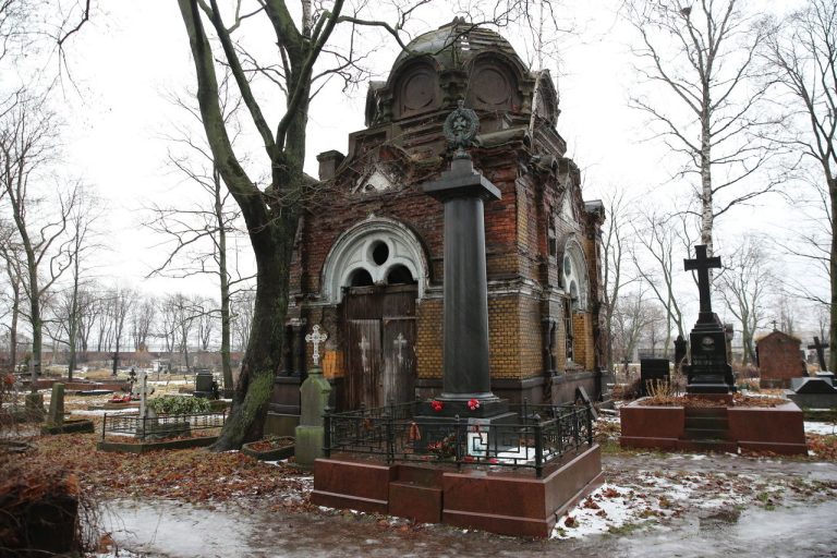 Кладбища Санкт-Петербурга для посещения: некрополи, где история города читается в тишине