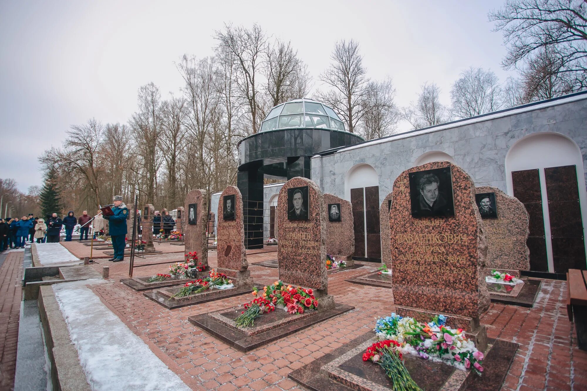 Серафимовское кладбище