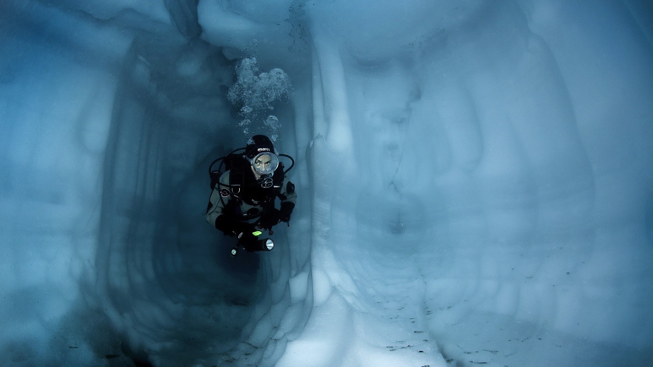 Зимний дайвинг на Байкале